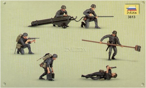 Zvezda Military 1/35 WWII German Sturmpionier (6) Kit