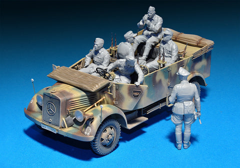 MiniArt Military Models 1/35 Kfz70 MB1500 German 4x4 Car w/Crew Kit
