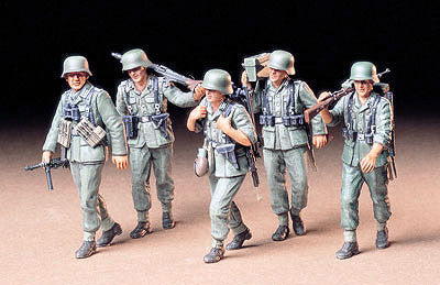 Tamiya Military 1/35 German MG Crew (5 Figures) Kit