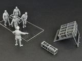 MiniArt Military 1/35 WWII Schweres Wurfgerat 40 German Rocket Launcher w/5 Crew & Missiles Kit