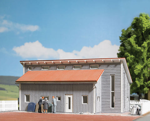 Busch HO Commercial Building/Workshop Kit