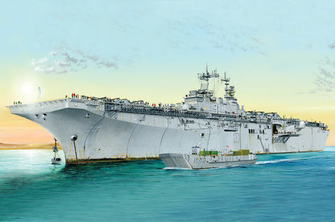 Hobby Boss Model Ships 1/700 USS KEARSARGE LHD-3 Kit