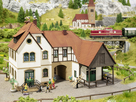 Noch HO Linder Holiday Farm Laser-Cut Kit