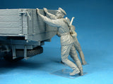 MiniArt Military Models 1/35 GAZ-AAA Mod 1943 Cargo Truck w/5 Crew Kit