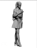 Master Box Ltd 1/24 Ali Modern Woman wearing Short Skirt Holding Cell Phone in Hand Kit